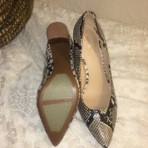 snakeskin pumps nine west